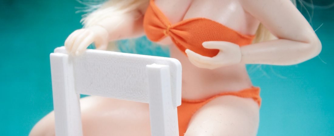 Phicen 1/12 Scale Blonde Chair Pose